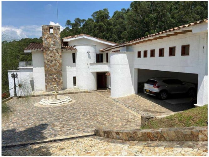 Casa de 9 alcobas en venta en El Poblado, Medellín, 1200 m² · foto 2 de 24