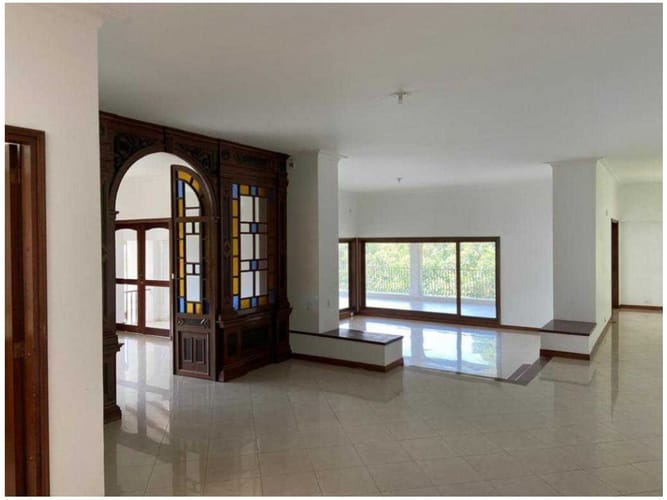 Casa de 9 alcobas en venta en El Poblado, Medellín, 1200 m² · foto 3 de 24