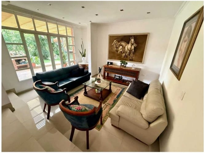 Casa de 4 alcobas en venta en El Poblado, Medellín, 300 m² · foto 2 de 15