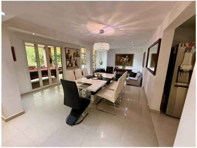 Casa de 4 alcobas en venta en El Poblado, Medellín, 300 m² · foto 3 de 15