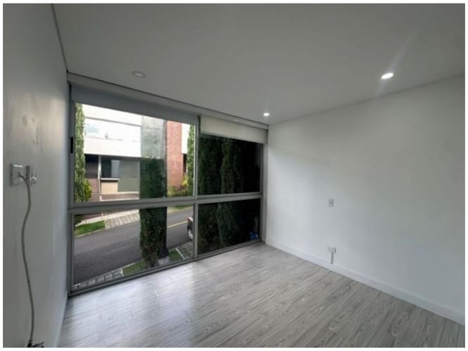 Casa de 3 alcobas en venta en Loma El Atravesado, Envigado, 290 m² · foto 5 de 24