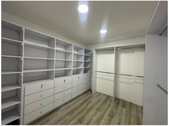 Casa de 3 alcobas en venta en Loma El Atravesado, Envigado, 290 m² · foto 6 de 24