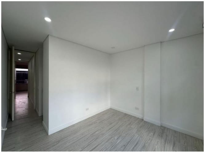 Casa de 3 alcobas en venta en Loma El Atravesado, Envigado, 290 m² · foto 8 de 24
