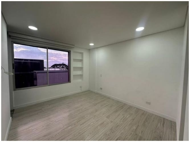 Casa de 3 alcobas en venta en Loma El Atravesado, Envigado, 290 m² · foto 9 de 24