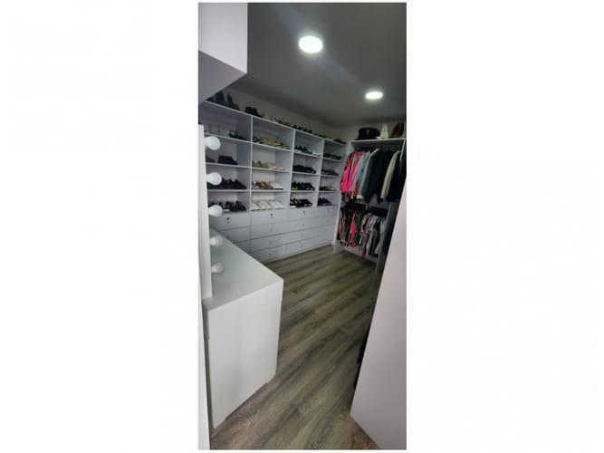 Casa de 3 alcobas en venta en Loma El Atravesado, Envigado, 290 m² · foto 15 de 24