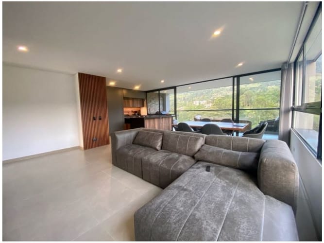 Apartamento de 3 alcobas en venta en Loma De Las Brujas, Envigado, 166 m² · foto 2 de 24
