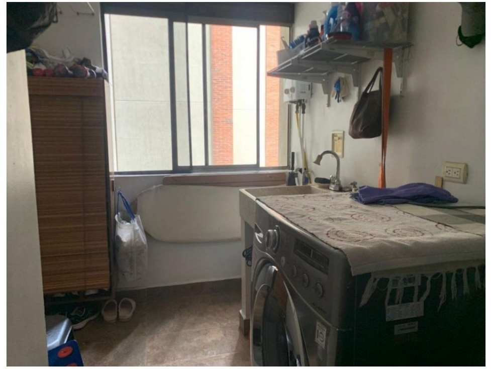 Apartamento en venta en Loma De Los Bernal, Medellín · foto 8 de 12
