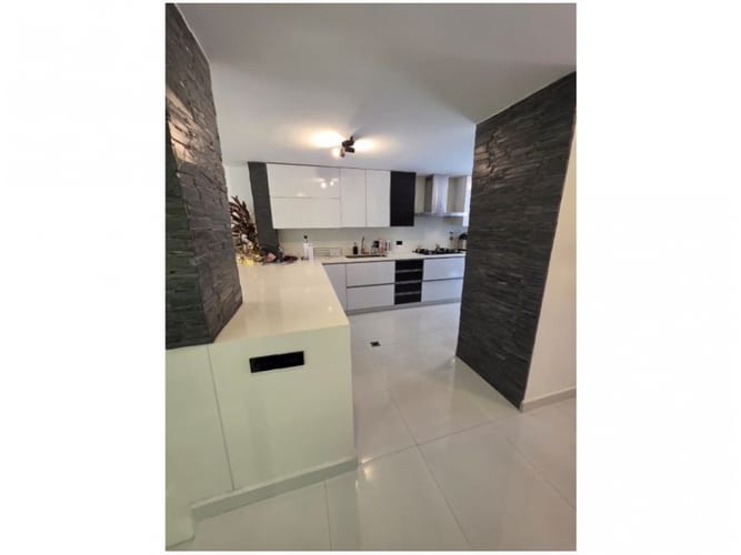 Casa de 3 alcobas en venta en El Tesoro, Medellín, 229 m² · foto 6 de 18