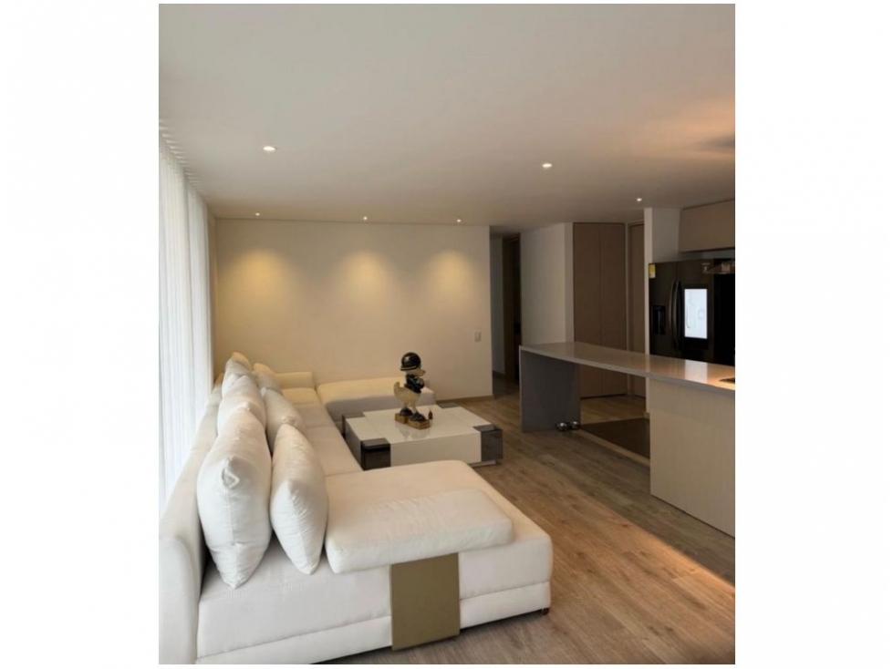 Apartamento en venta en El Poblado, Medellín · foto 2 de 9