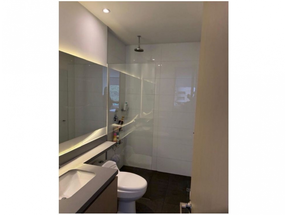 Apartamento en venta en El Poblado, Medellín · foto 5 de 9
