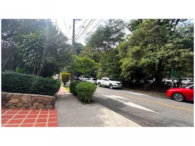 Casa de 10 alcobas en venta en Las Lomas, Medellín, 680 m² · foto 2 de 24