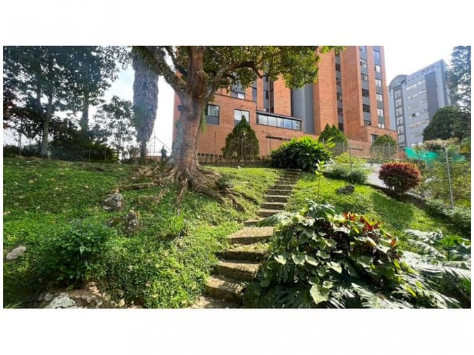 Casa de 10 alcobas en venta en Las Lomas, Medellín, 680 m² · foto 16 de 24