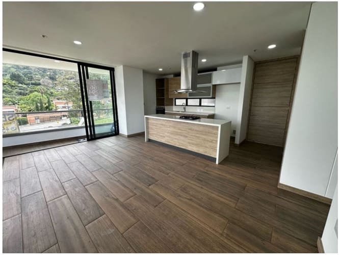 Apartamento de 3 alcobas en venta en Escobero, Envigado, 119 m² · foto 2 de 18
