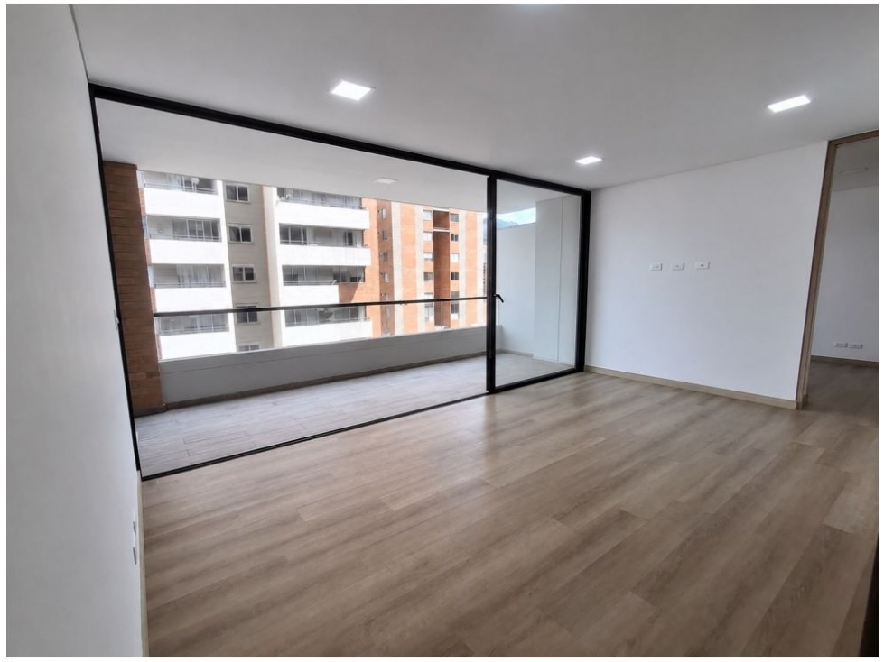 Apartamento en venta en Los Colores, Medellín · foto 2 de 23