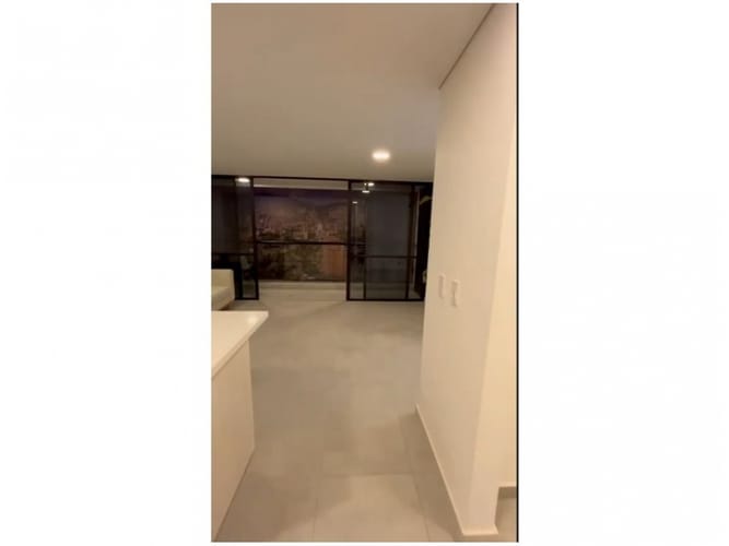 Apartamento de 3 alcobas en venta en Los Colores, Medellín, 89 m² · foto 4 de 23