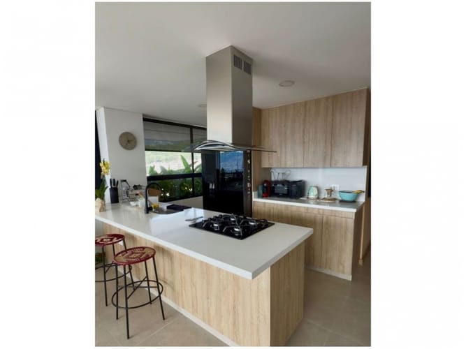 Apartamento de 2 alcobas en venta en Castropol, Medellín, 132 m² · foto 3 de 24