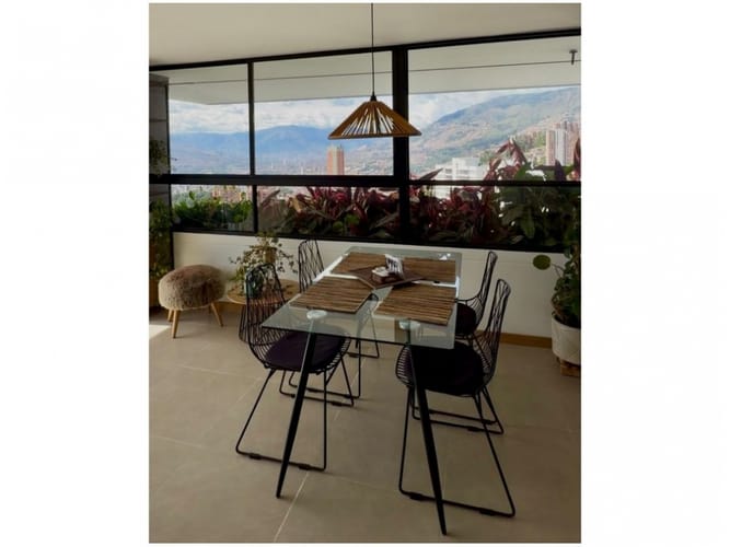 Apartamento de 2 alcobas en venta en Castropol, Medellín, 132 m² · foto 4 de 24
