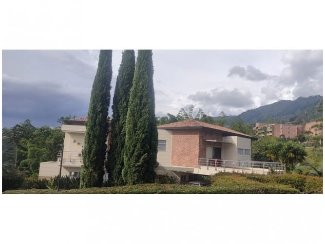 Casa de 6 alcobas en venta en Loma Del Escobero, Envigado, 1477 m² · foto 5 de 19