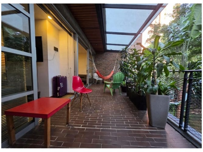 Apartaestudio en venta en El Poblado, Medellín, 79 m² · foto 2 de 17