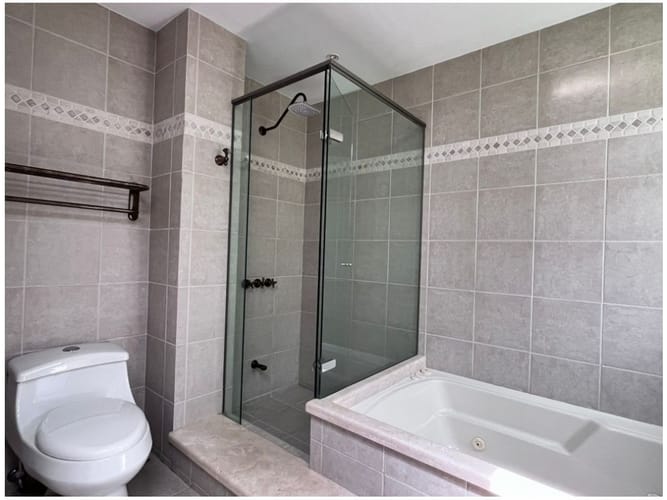 Casa de 3 alcobas en venta en El Poblado, El Retiro, 240 m² · foto 22 de 24