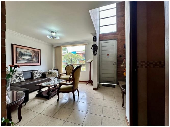 Casa de 3 alcobas en venta en Suramérica, La Estrella, 189 m² · foto 10 de 23