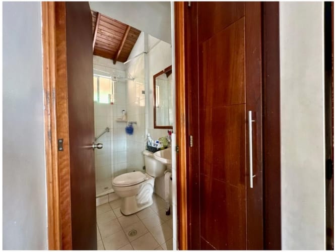 Casa de 3 alcobas en venta en Suramérica, La Estrella, 189 m² · foto 16 de 23