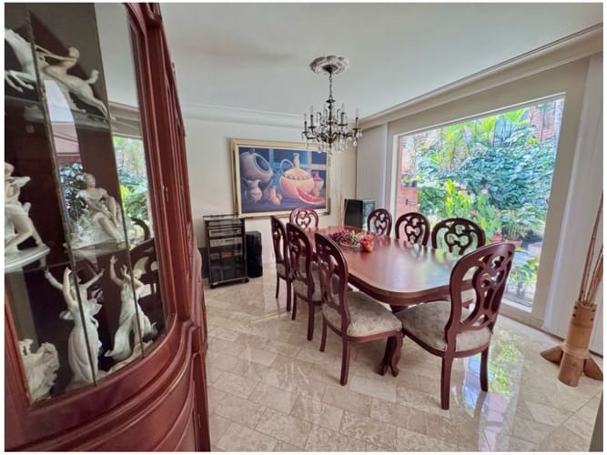 Casa de 3 alcobas en venta en El Poblado, Medellín, 274 m² · foto 4 de 24