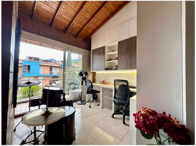 Casa de 3 alcobas en venta en Suramérica, La Estrella, 189 m² · foto 20 de 23