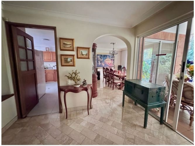 Casa de 3 alcobas en venta en El Poblado, Medellín, 274 m² · foto 6 de 24