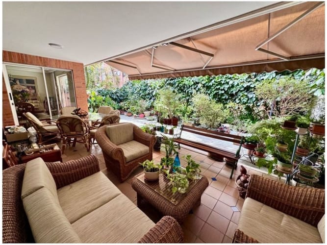 Casa de 3 alcobas en venta en El Poblado, Medellín, 274 m² · foto 8 de 24