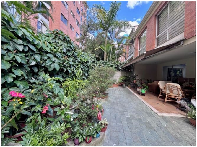 Casa de 3 alcobas en venta en El Poblado, Medellín, 274 m² · foto 11 de 24