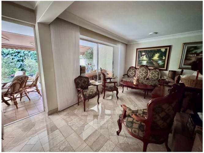 Casa de 3 alcobas en venta en El Poblado, Medellín, 274 m² · foto 12 de 24