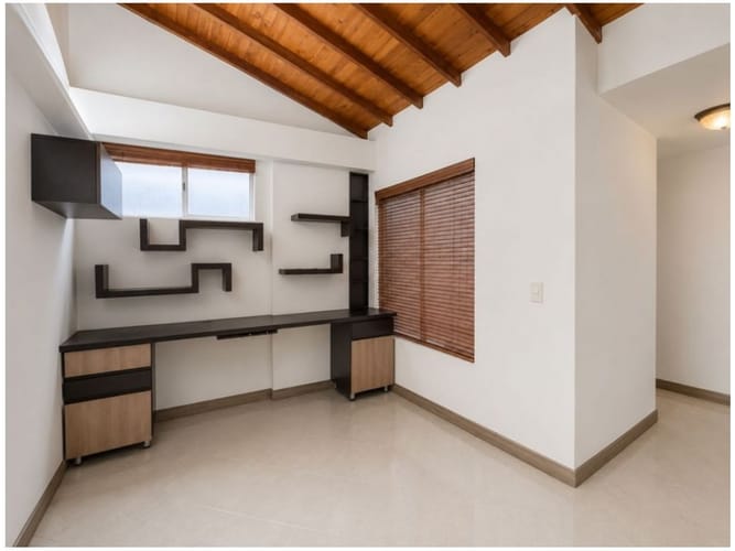 Casa de 4 alcobas en venta en Castropol, Medellín, 220 m² · foto 6 de 24