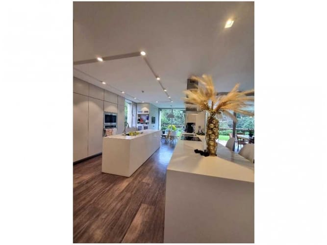 Casa de 5 alcobas en venta en Vía Las Palmas, Medellín, 465 m² · foto 4 de 24