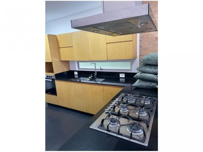 Casa de 4 alcobas en venta en El Poblado, Medellín, 380 m² · foto 2 de 24