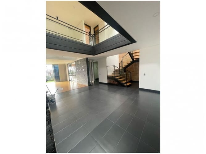 Casa de 4 alcobas en venta en El Poblado, Medellín, 380 m² · foto 5 de 24