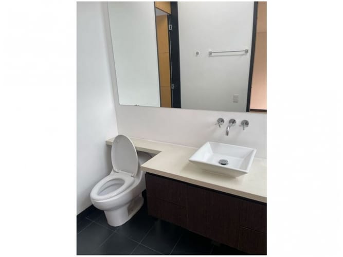Casa de 4 alcobas en venta en El Poblado, Medellín, 380 m² · foto 16 de 24