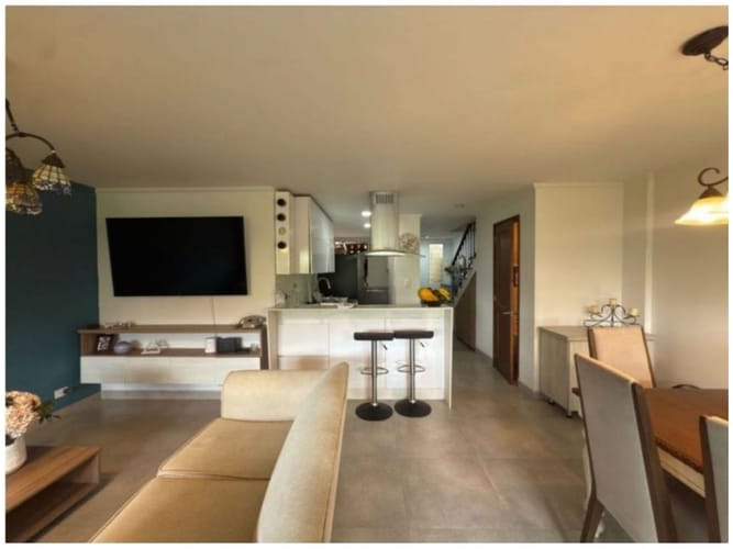 Casa de 3 alcobas en venta en Montessori, Envigado, 190 m² · foto 3 de 19