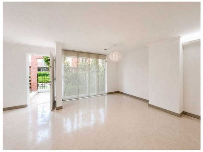 Casa de 4 alcobas en venta en Castropol, Medellín, 200 m² · foto 2 de 24