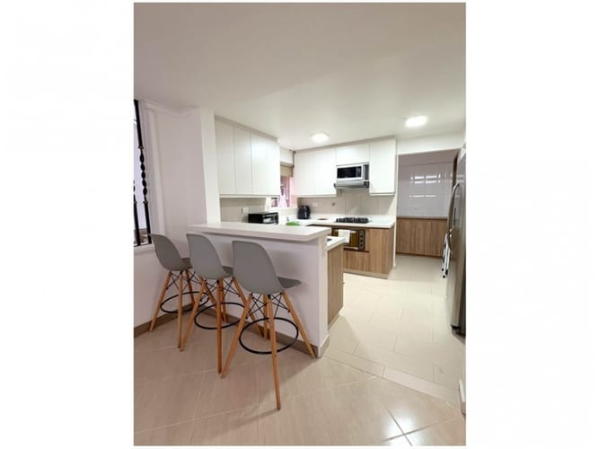 Casa de 4 alcobas en venta en Castropol, Medellín, 200 m² · foto 3 de 24