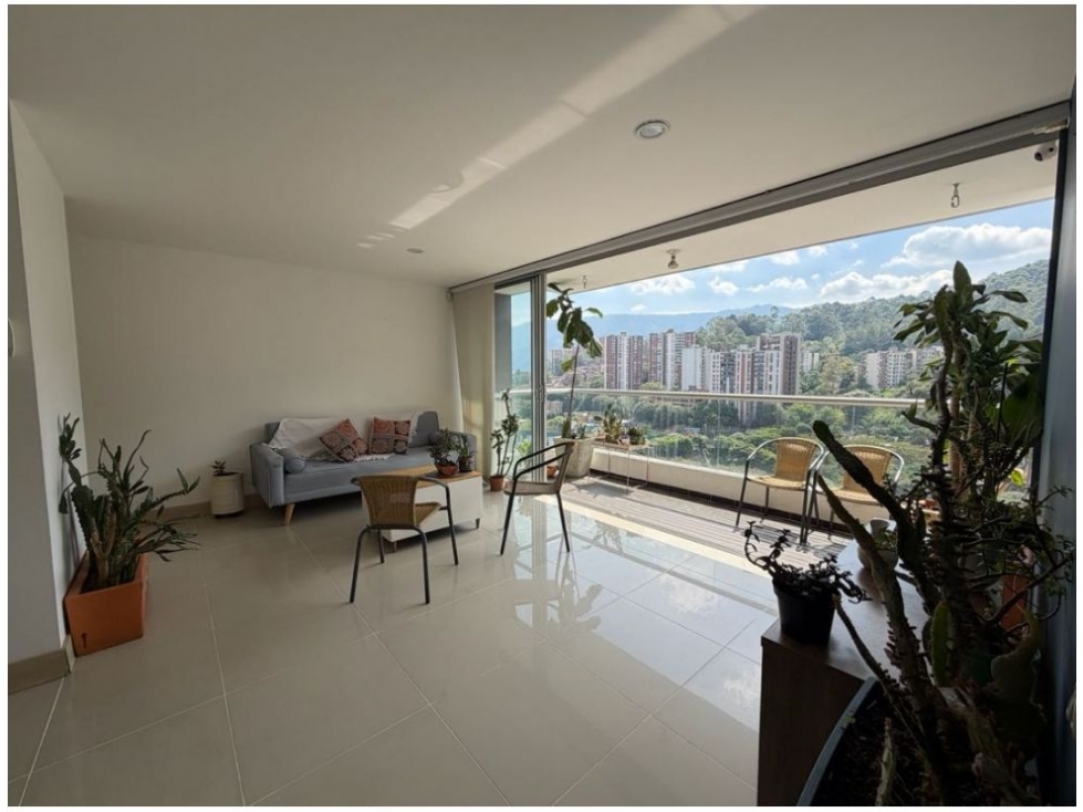 Apartamento en venta en Loma Del Indio, Medellín · foto 2 de 14