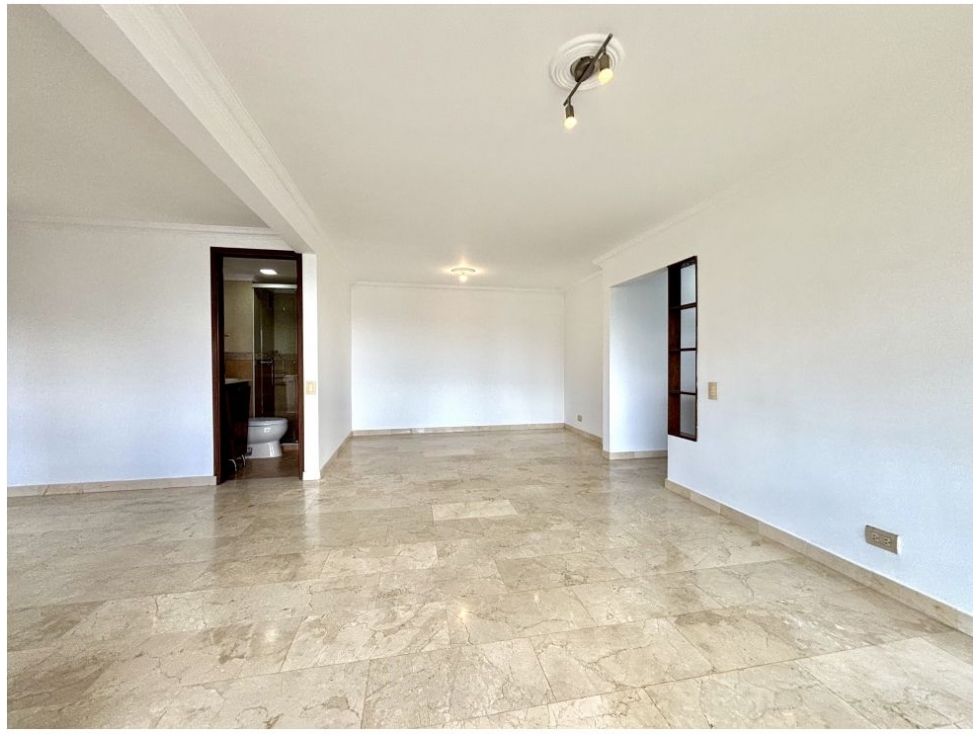 Apartamento en venta en El Poblado, Medellín · foto 3 de 24