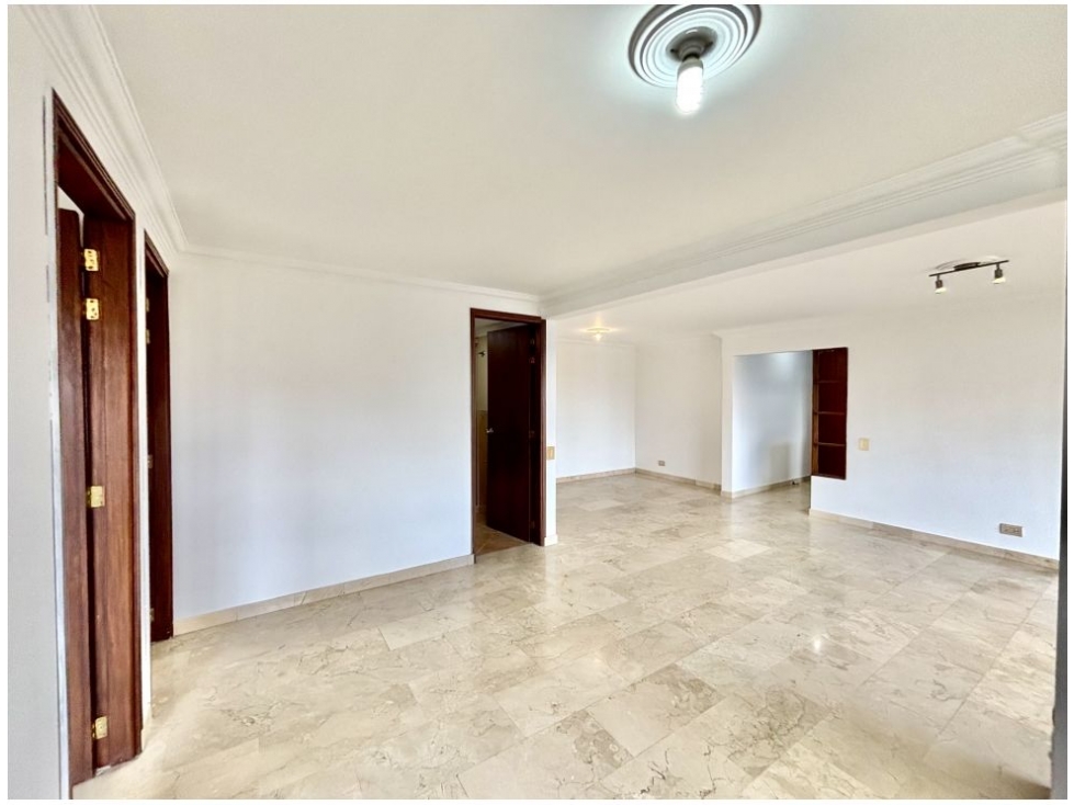 Apartamento en venta en El Poblado, Medellín · foto 4 de 24