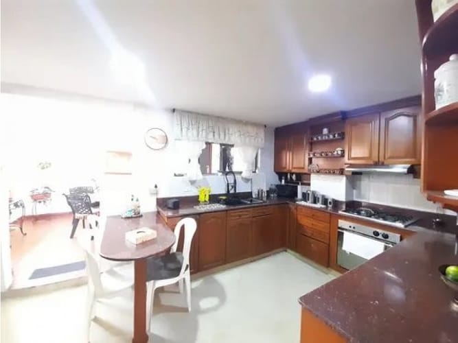Apartamento de 3 alcobas en venta en Estadio, Medellín, 129 m² · foto 8 de 16