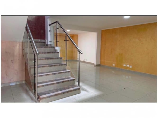 Casa de 5 alcobas en venta en Loma Benedictinos, Envigado, 400 m² · foto 2 de 8