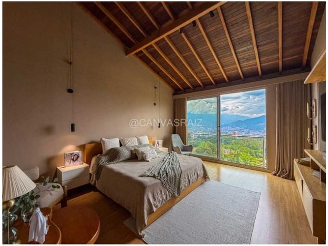 Casa de 3 alcobas en venta en Urbanización Las Cumbres, Envigado, 223 m² · foto 9 de 13