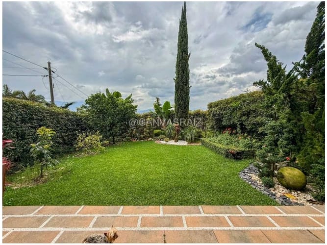 Casa de 3 alcobas en venta en Urbanización Las Cumbres, Envigado, 223 m² · foto 13 de 13