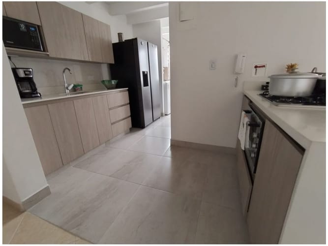 Apartamento de 3 alcobas en venta en El Rodeo, Medellín, 80 m² · foto 2 de 24