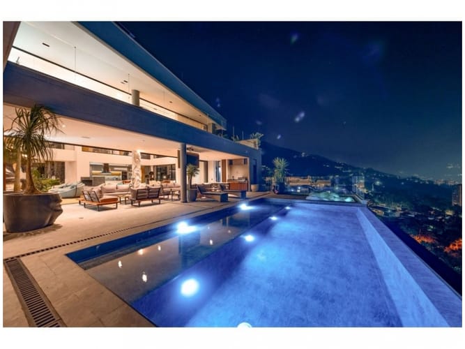 Casa de 7 alcobas en venta en El Poblado, Medellín · foto 4 de 24
