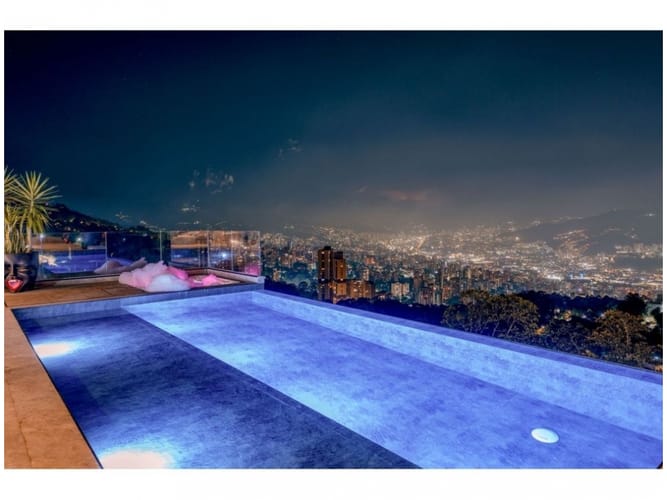 Casa de 7 alcobas en venta en El Poblado, Medellín · foto 6 de 24